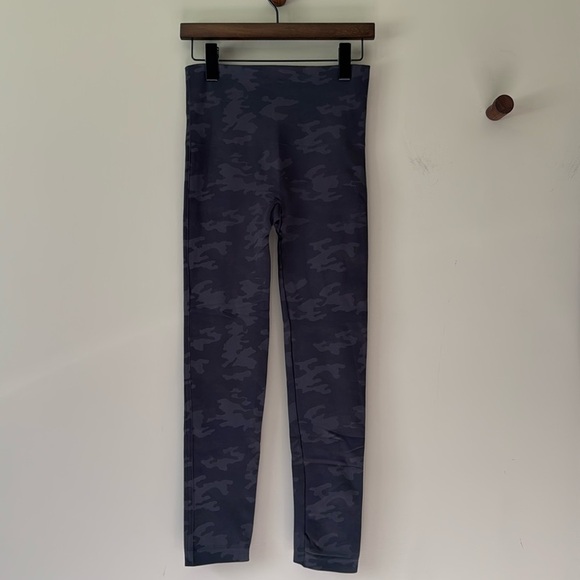 SPANX LOOK AT ME NOW LEGGINGS GRAY CAMO SIZE LARGE - Picture 6 of 6